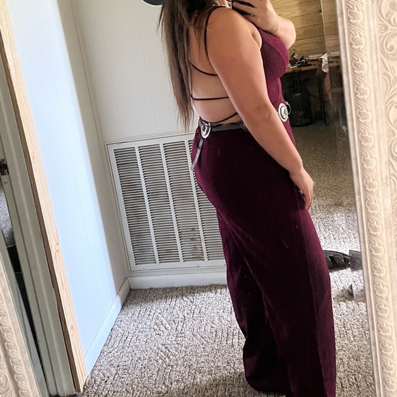 Lulus Pants - Burgundy Jumpsuit brand new just not the look I’m going for. It’s a size L.